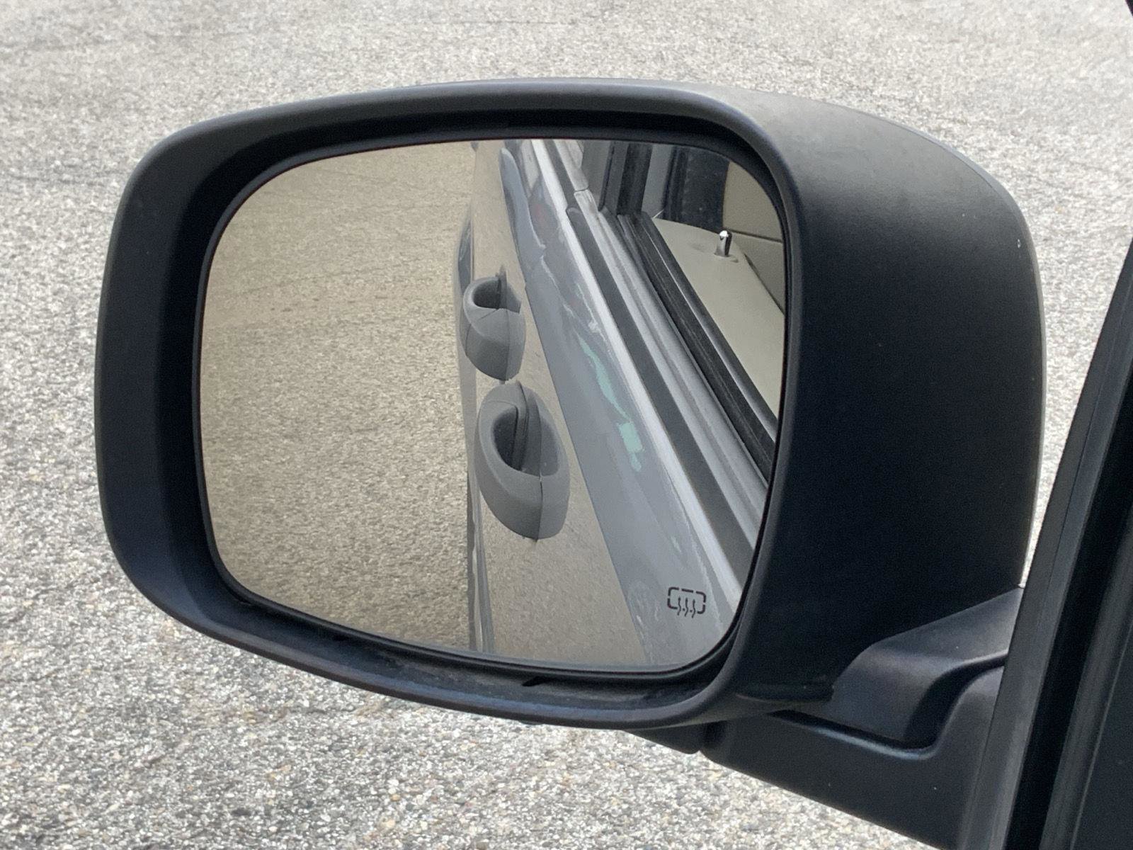 Used 2015 Dodge Grand Caravan American Value Package w/ UConnect Hands-Free Group image 18