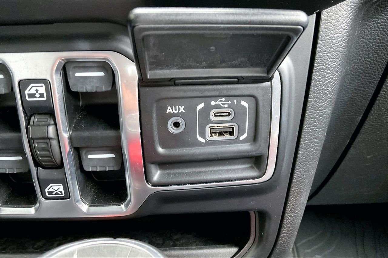 Certified 2021 Jeep Gladiator Overland AWD/4WD image 18