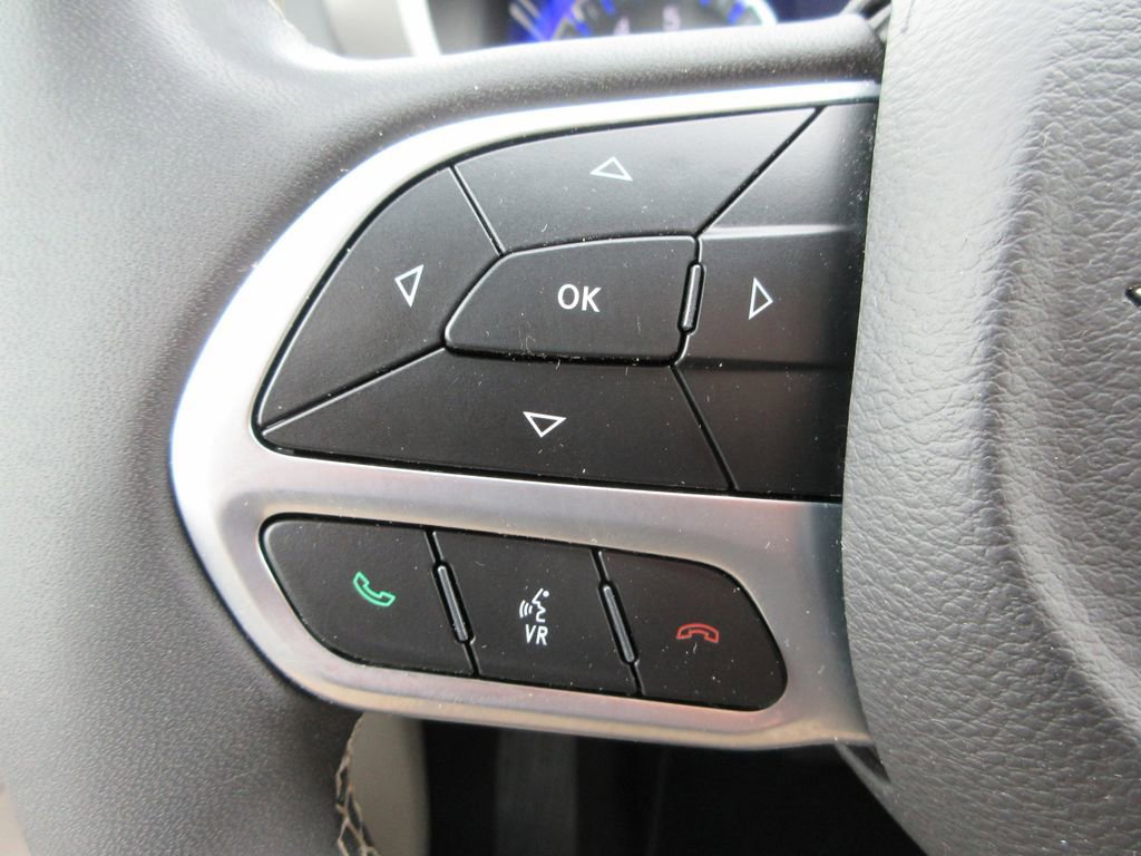 Used 2023 Chrysler Pacifica Touring-L image 25