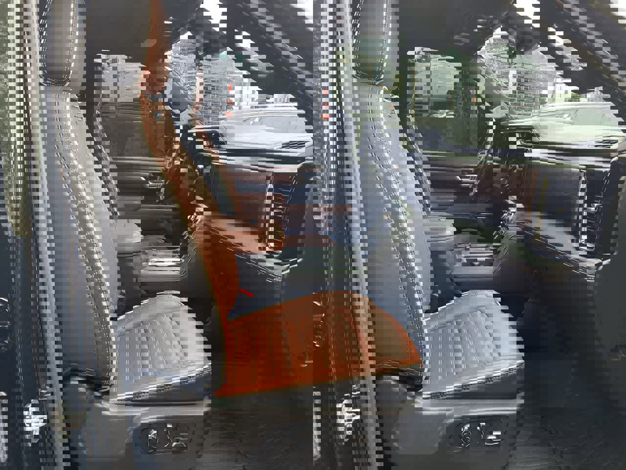 Used 2024 GMC Sierra 3500 Denali Ultimate AWD/4WD image 18