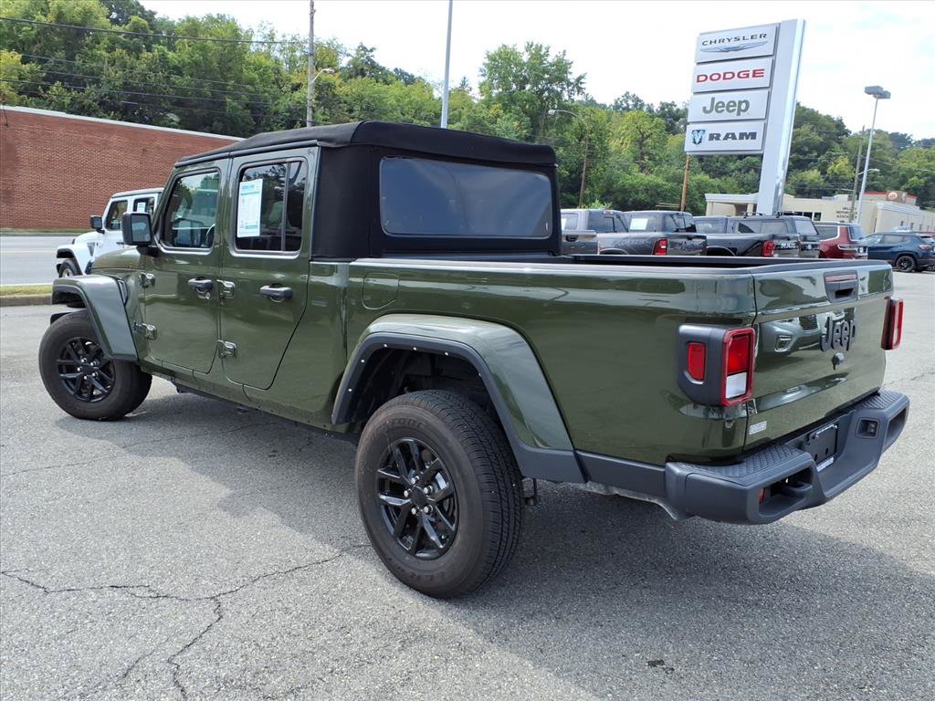Used 2022 Jeep Gladiator Sport AWD/4WD image 6