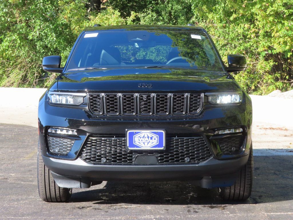 New 2025 Jeep Grand Cherokee Limited w/ Luxury Tech Group II image 17