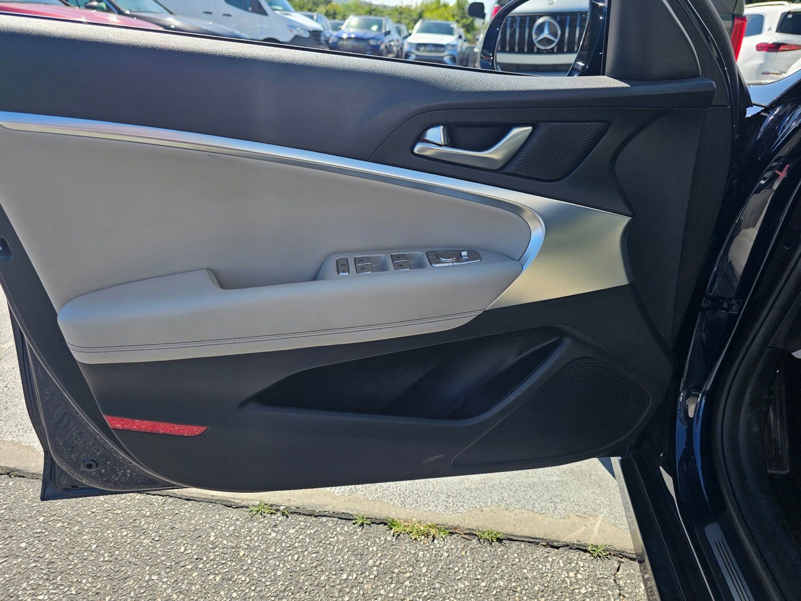 Used 2023 Genesis G70 2.0T image 11