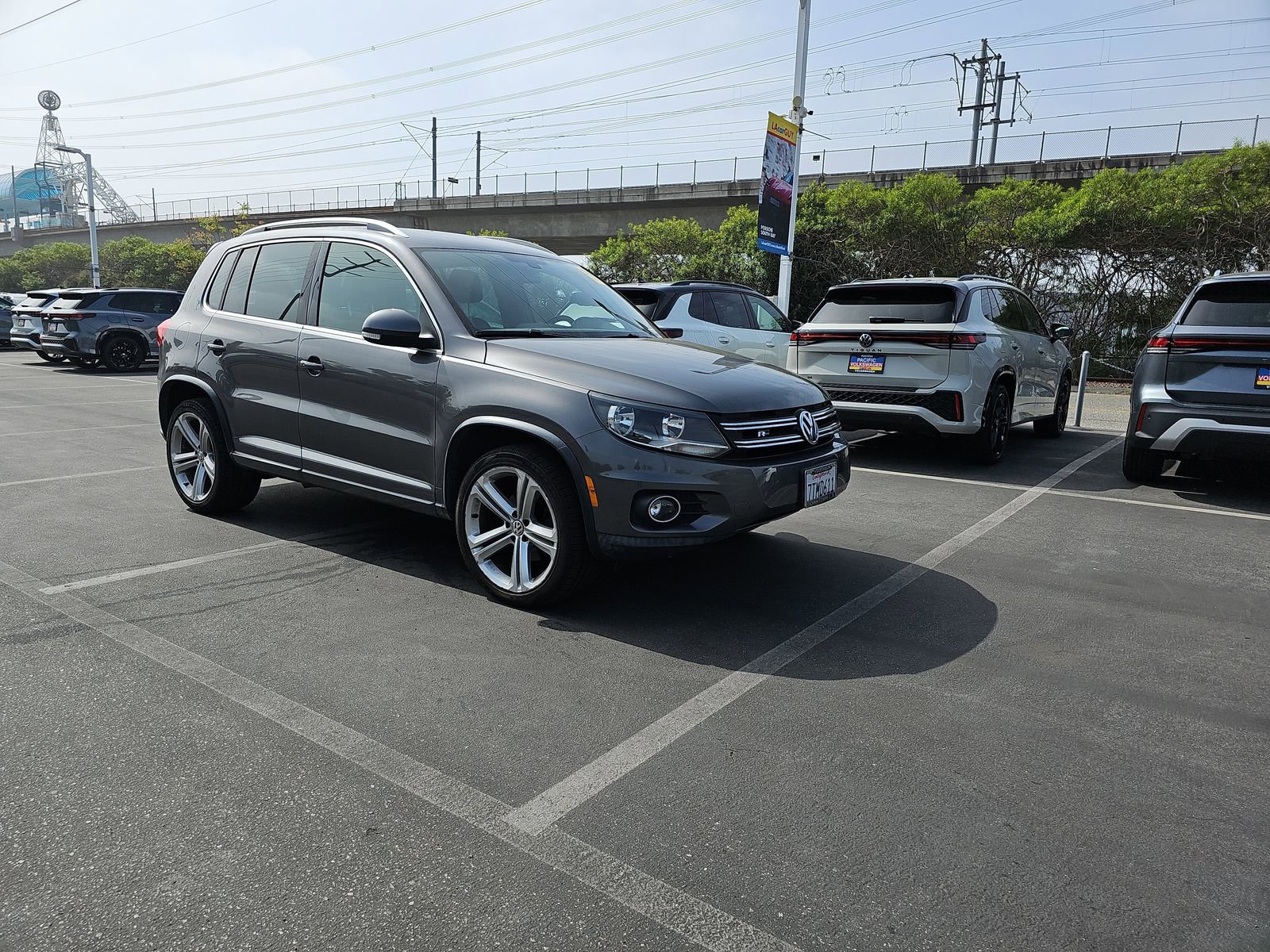 Used 2016 Volkswagen Tiguan R-Line image 3