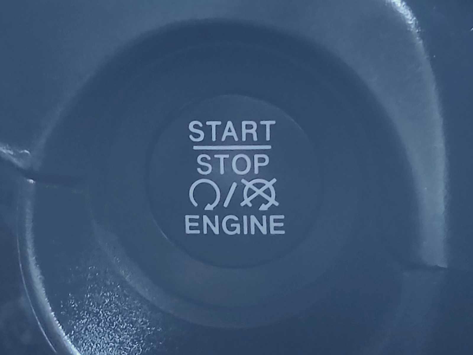 Used 2020 Jeep Renegade Altitude FWD image 24