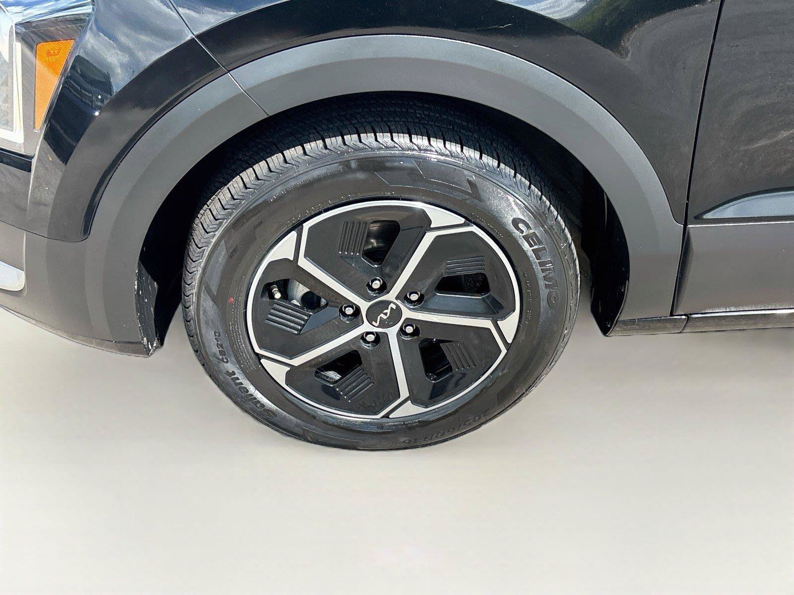Used 2025 Kia Niro LX FWD image 28