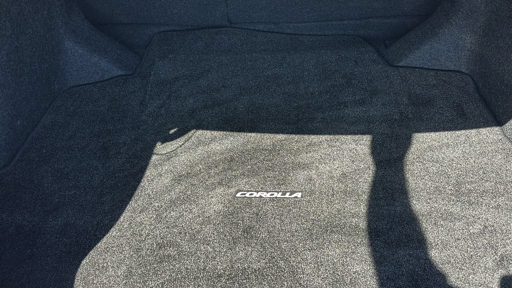 Used 2017 Toyota Corolla SE w/ Carpet Mat Package (TMS) FWD image 30