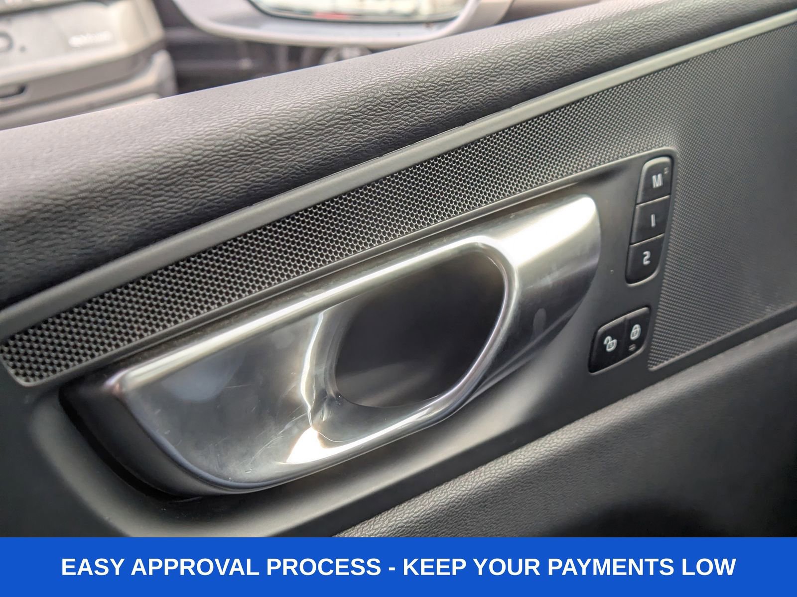 Used 2023 Volvo XC60 B5 Core image 37