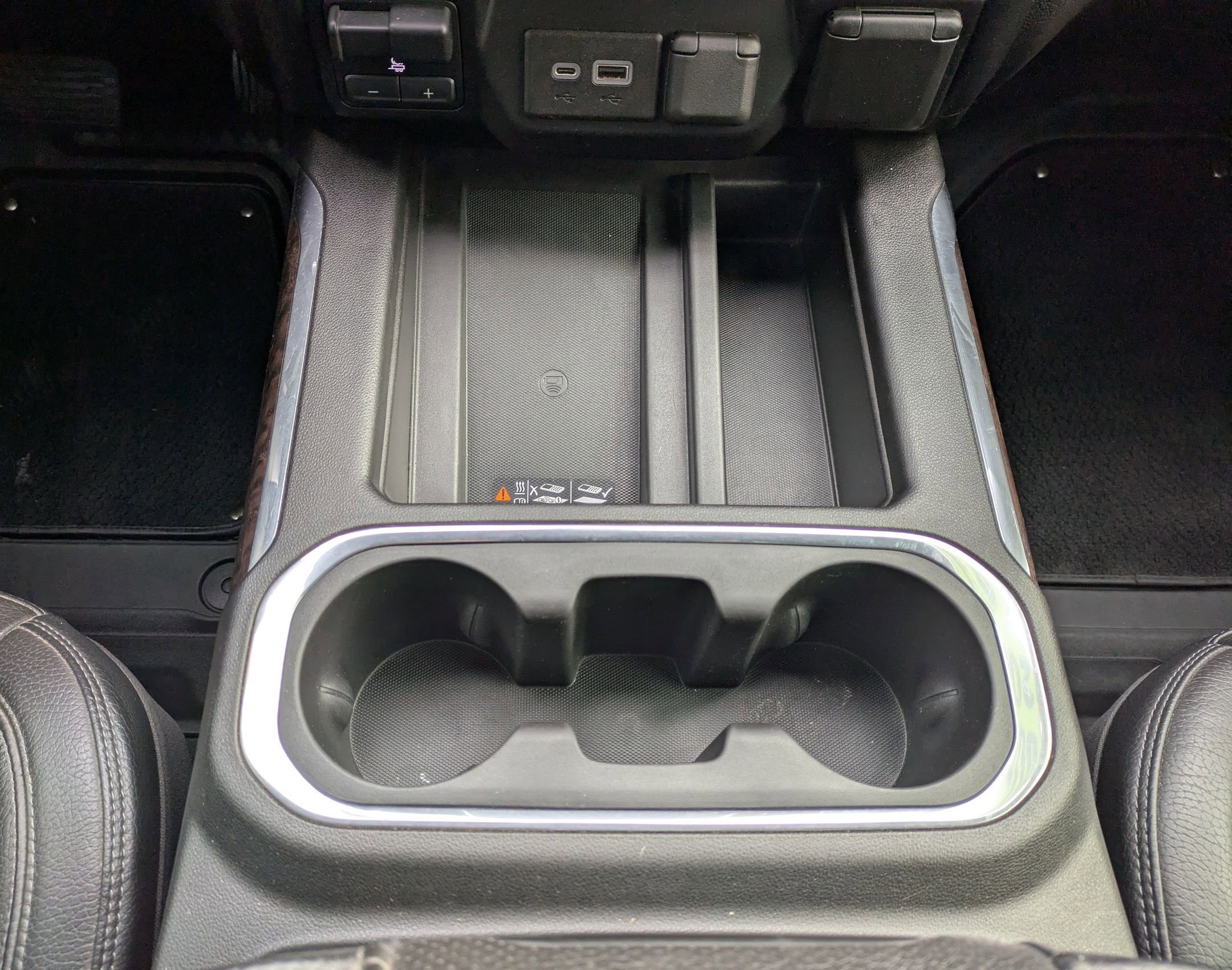 Used 2022 GMC Sierra 3500 Denali w/ Denali Black Diamond Edition image 14