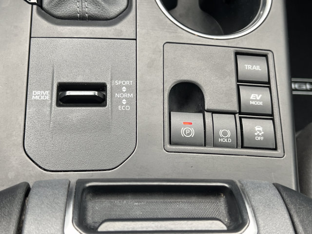 Used 2023 Toyota Highlander XLE AWD/4WD image 29