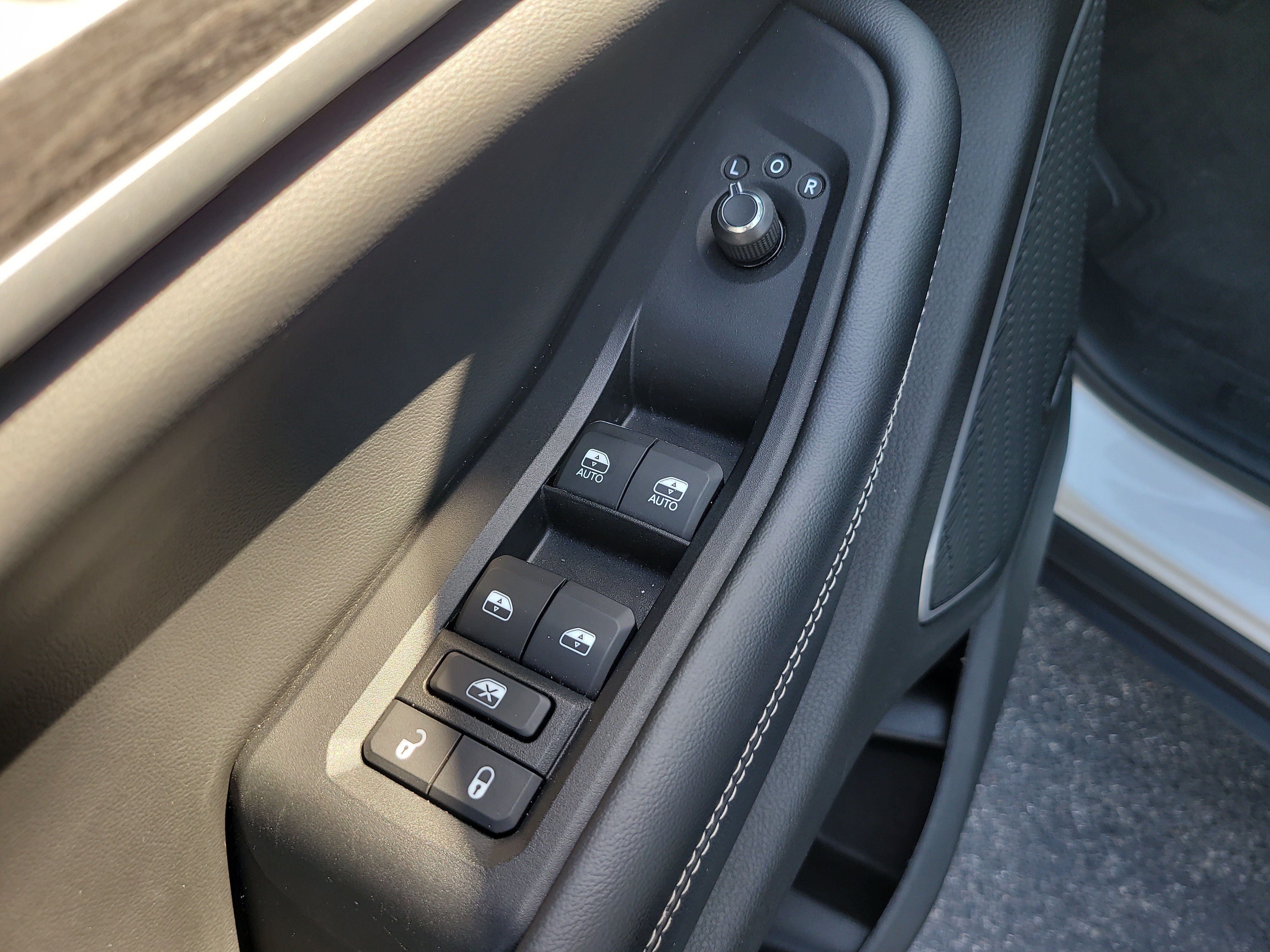 Used 2023 Jeep Grand Cherokee L Limited w/ Black Appearance Package RWD image 17