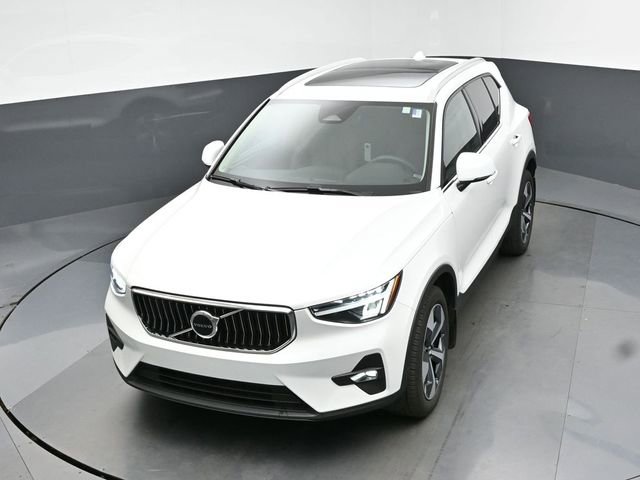 Used 2023 Volvo XC40 B4 Plus w/ Protection Package Premier image 44