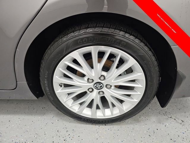 Used 2019 Toyota Camry XLE image 10