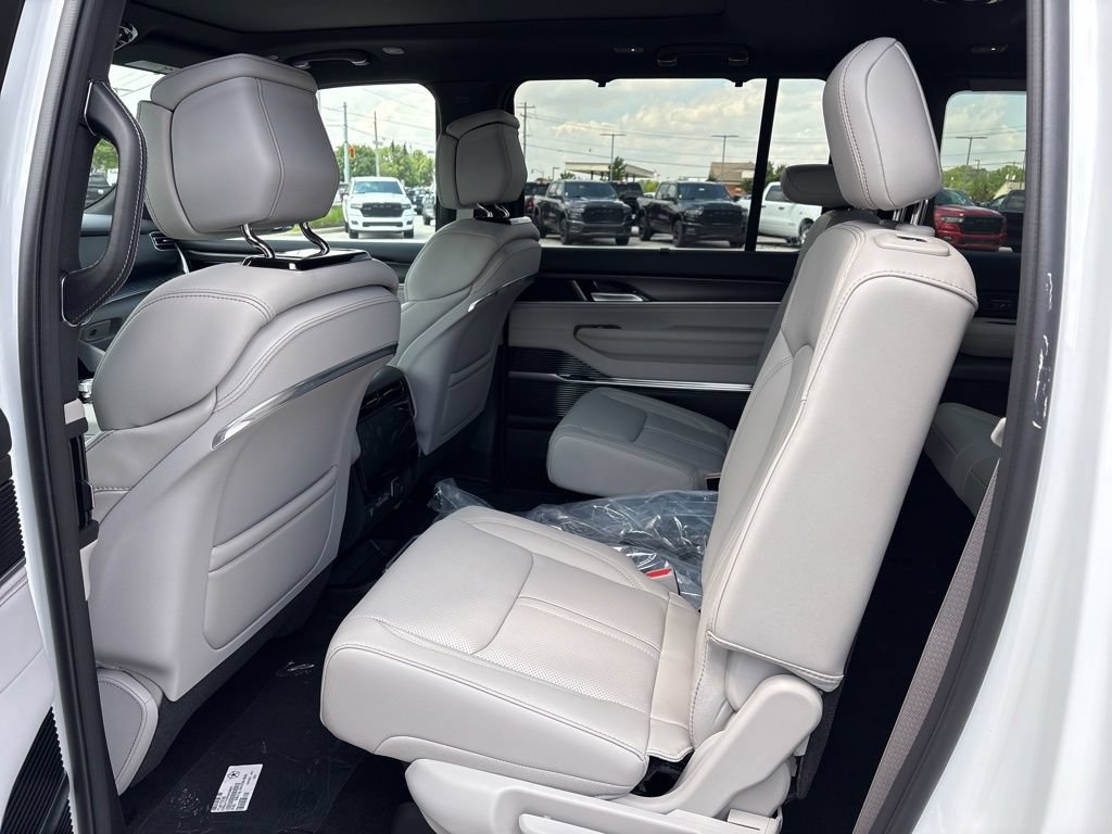 New 2026 Jeep Grand Wagoneer L Summit AWD/4WD image 9