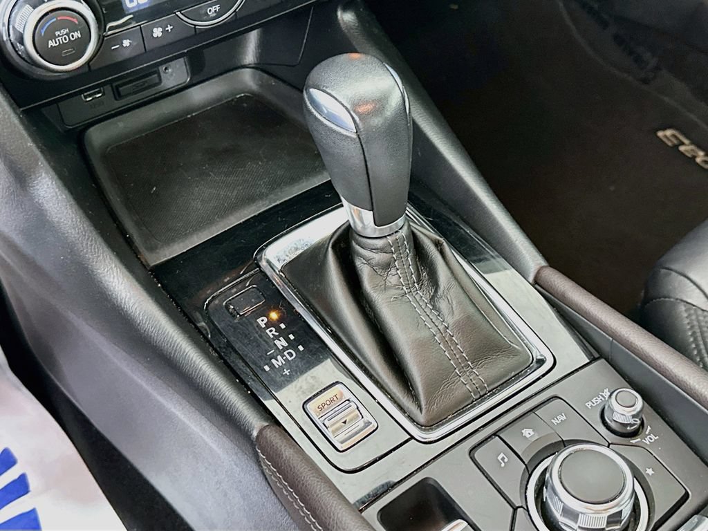 Used 2018 MAZDA MAZDA3 Touring FWD image 23