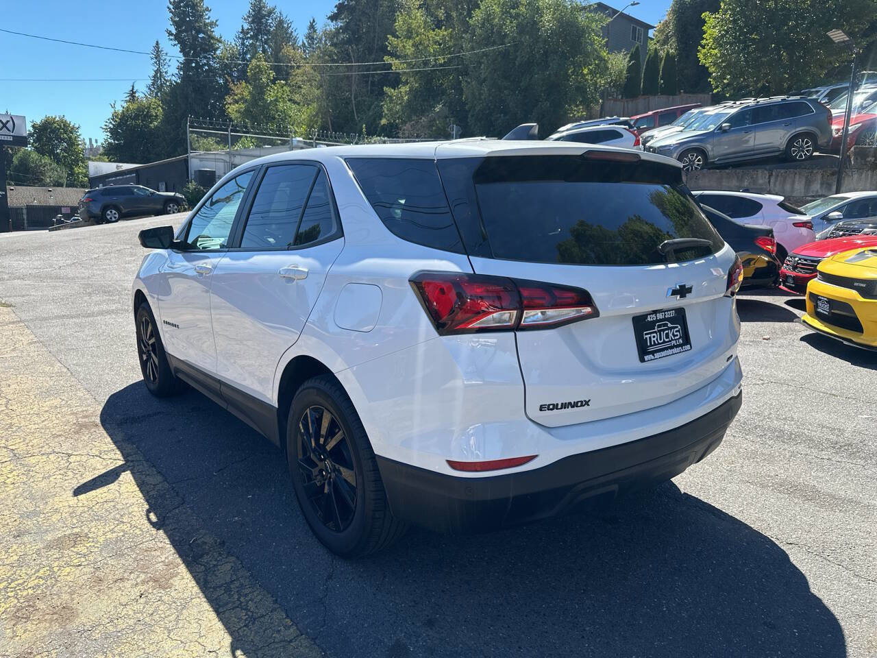 Used 2023 Chevrolet Equinox LS w/ LS Convenience Package image 3