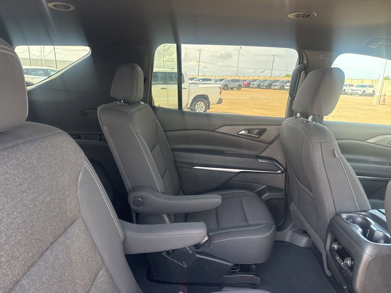 Used 2025 Chevrolet Traverse LT image 33