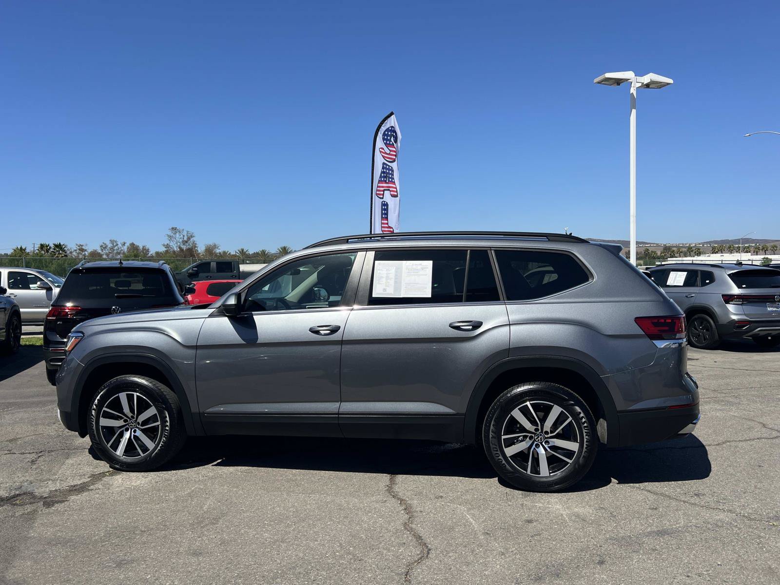 Certified 2023 Volkswagen Atlas SE FWD image 2