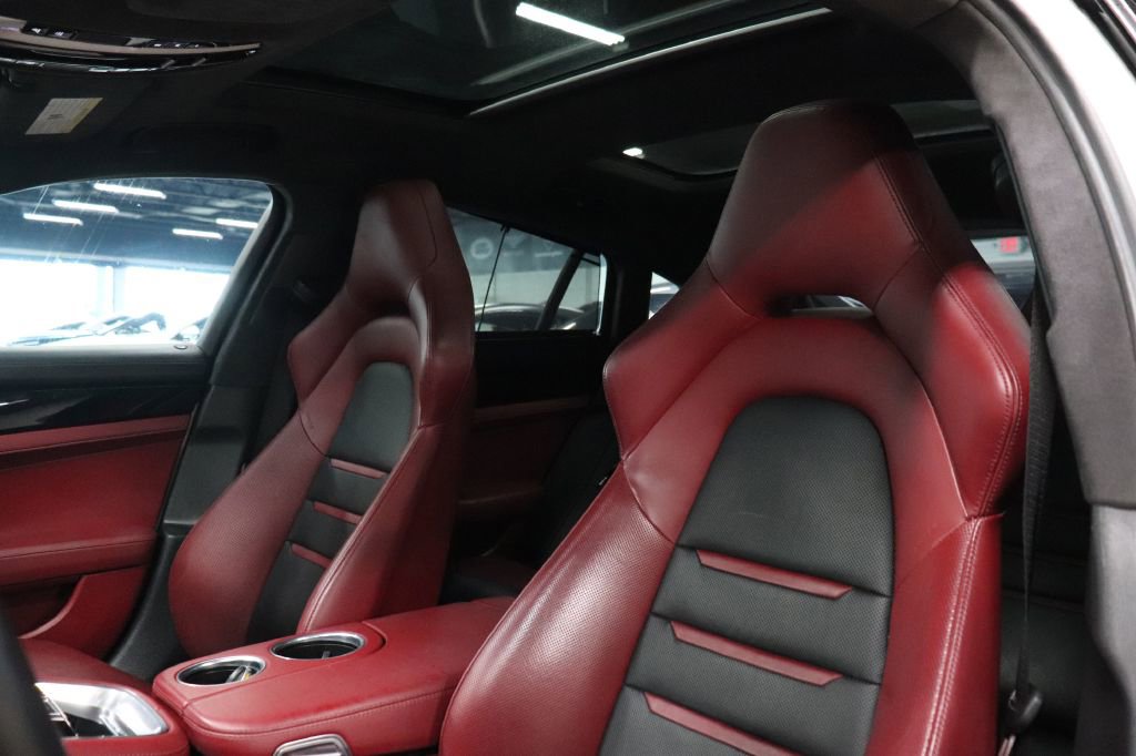Used 2019 Porsche Panamera GTS image 10