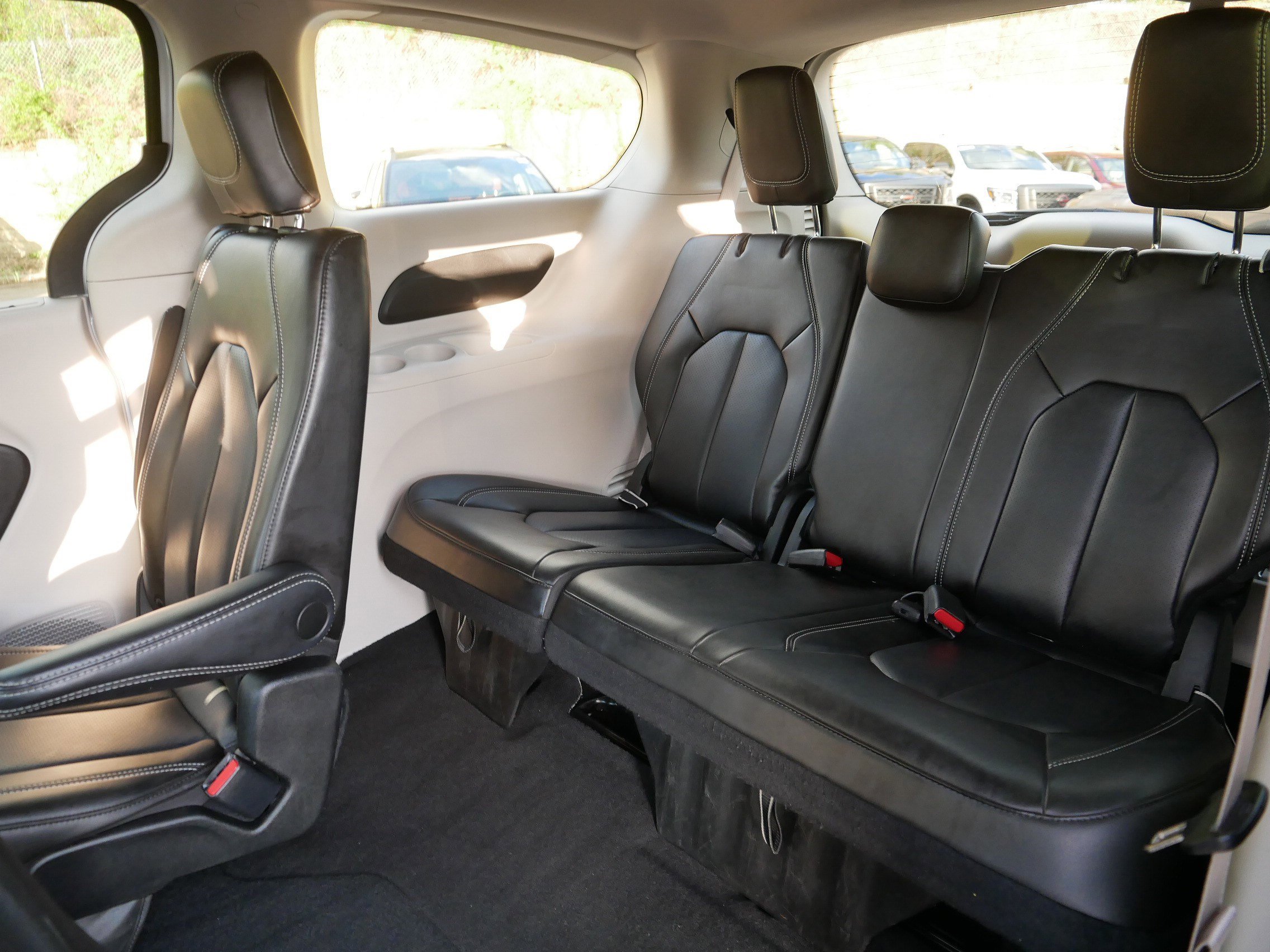 Used 2023 Chrysler Pacifica Touring-L FWD image 36