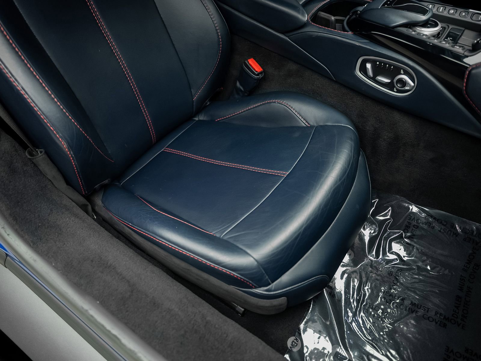 Used 2020 Aston Martin V8 Vantage Coupe RWD image 36