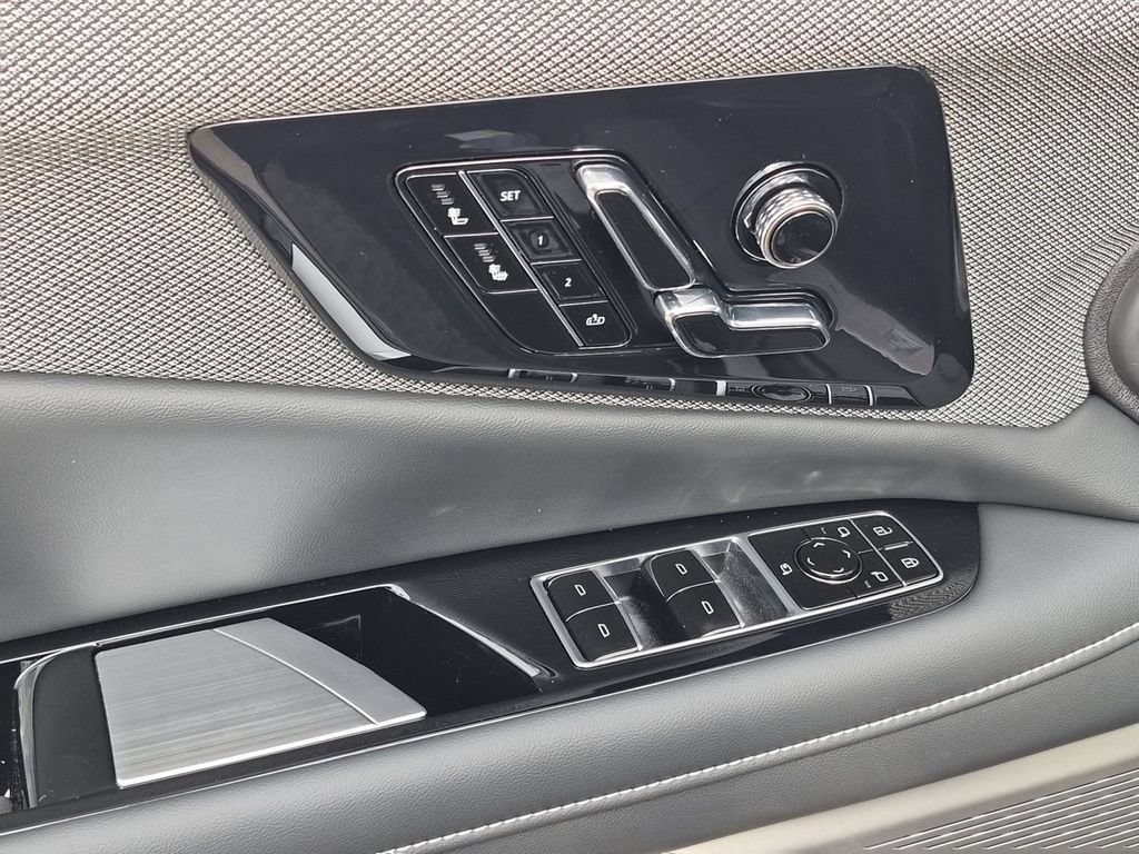 Used 2027 Cadillac Optiq Luxury RWD image 22