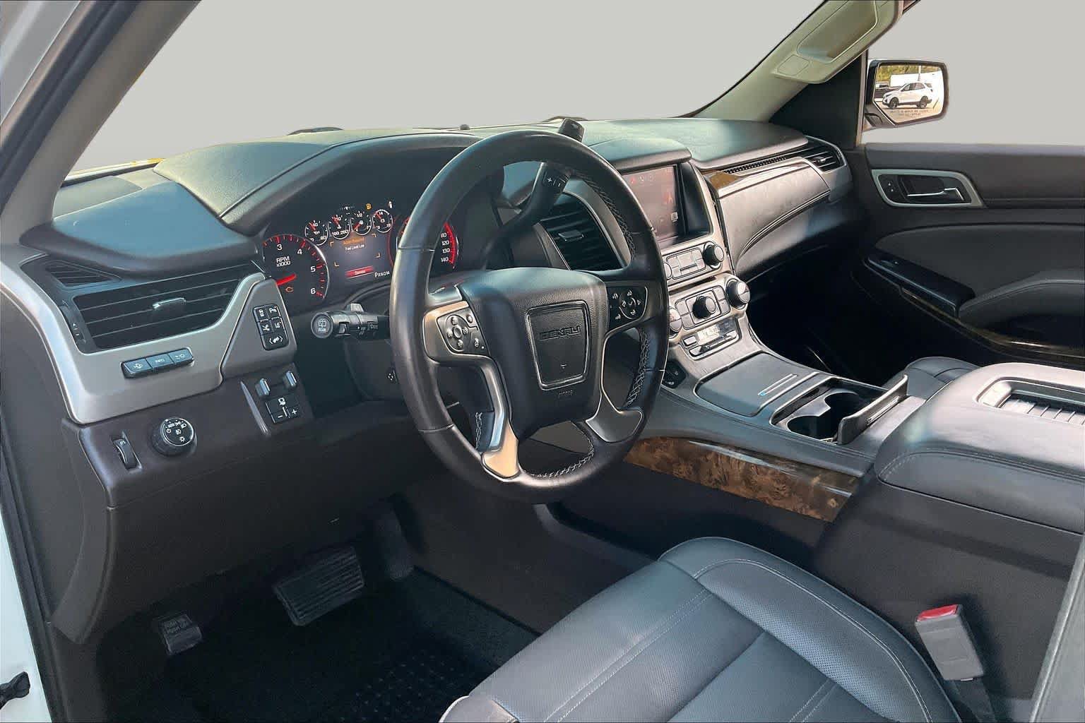 Used 2015 GMC Yukon Denali w/ Premium Package RWD image 16