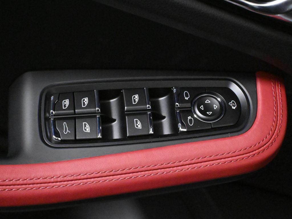 Used 2026 Porsche Macan AWD/4WD image 33