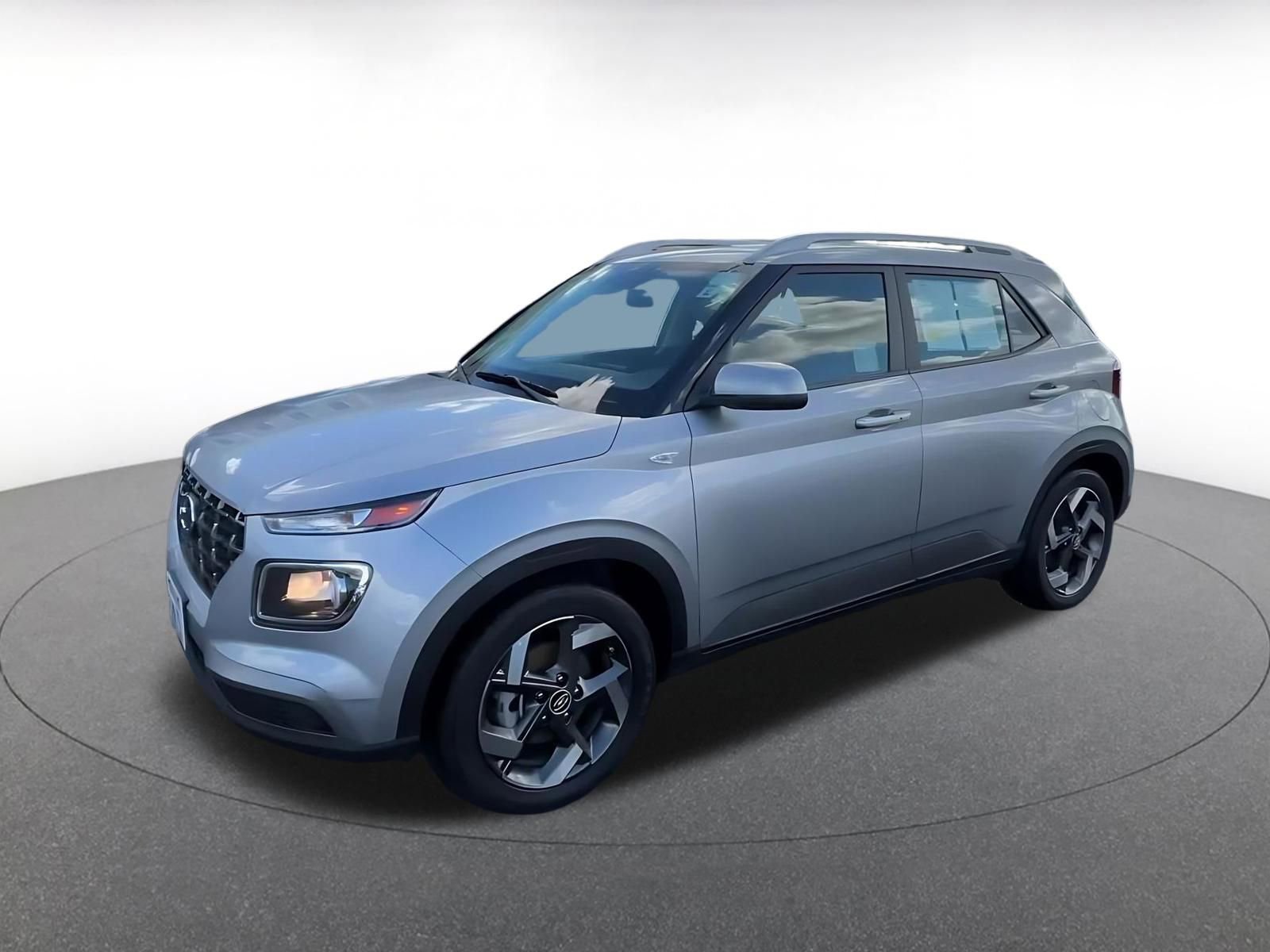 Used 2025 Hyundai Venue SEL FWD image 8