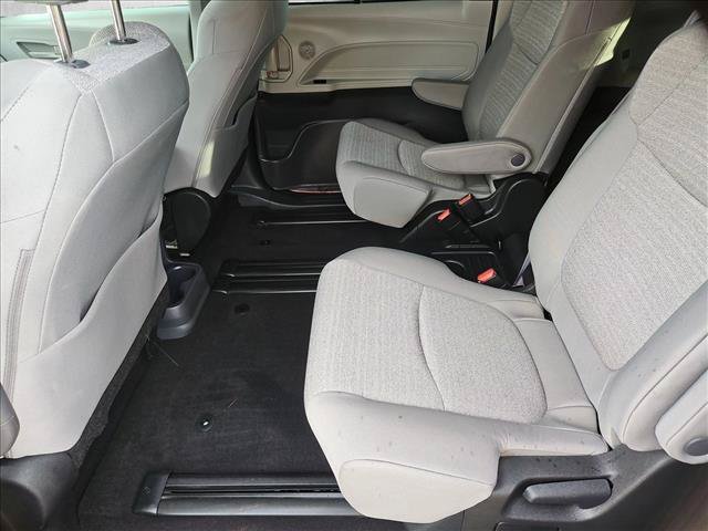 Used 2023 Toyota Sienna LE FWD image 24