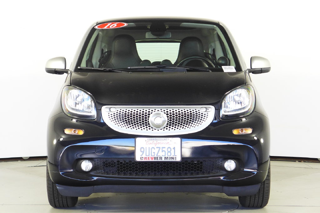Used 2016 smart fortwo Proxy RWD image 3