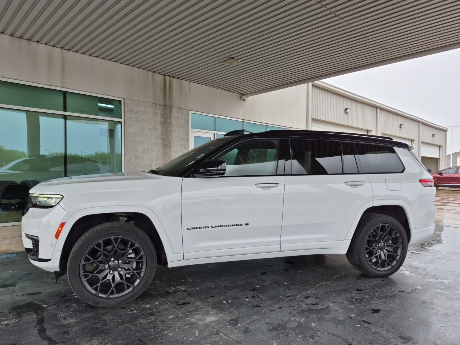 Used 2023 Jeep Grand Cherokee L Summit w/ High Altitude Package AWD/4WD image 2
