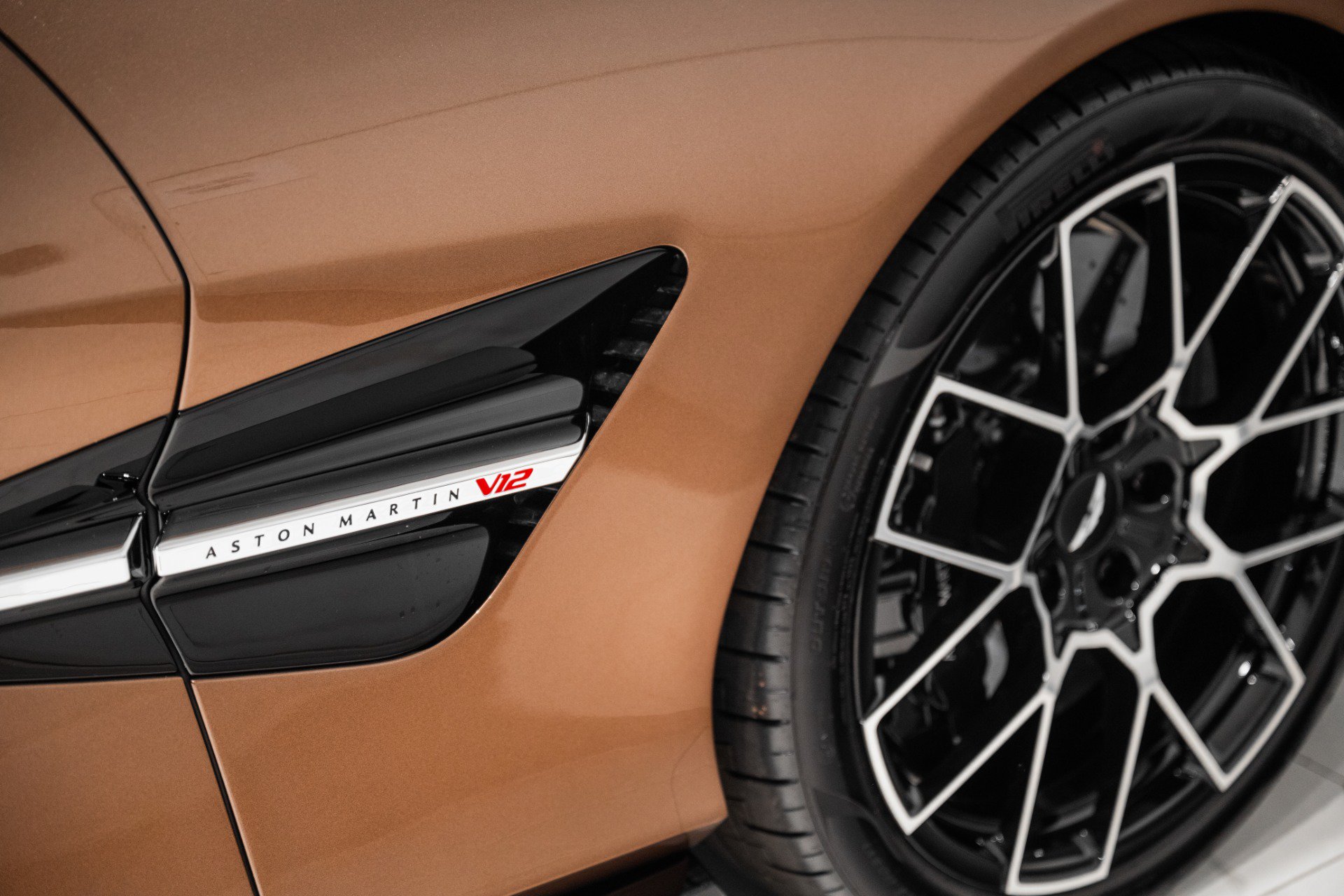New 2026 Aston Martin Vanquish Convertible RWD image 9