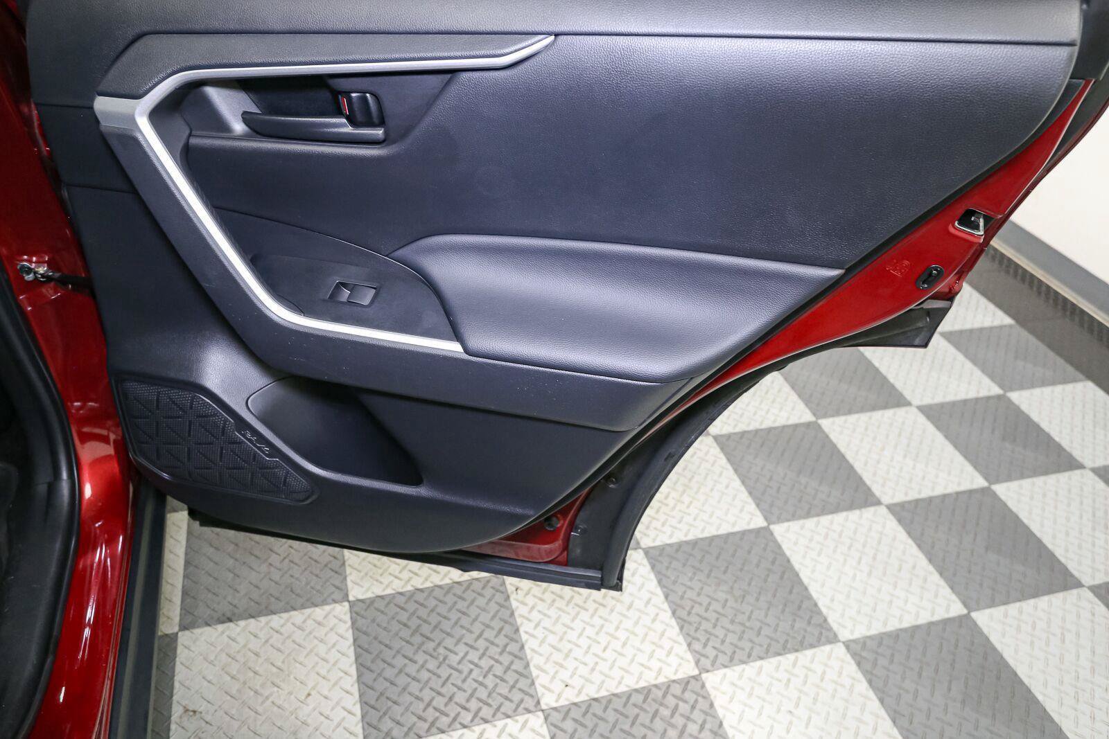 Certified 2022 Toyota RAV4 LE AWD/4WD image 23