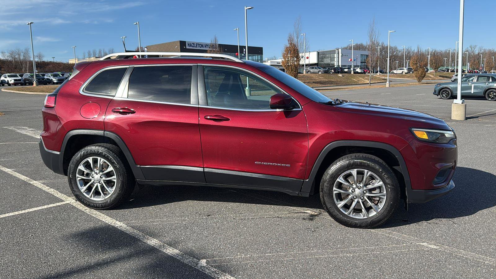 Used 2019 Jeep Cherokee Latitude Plus w/ Comfort/Convenience Group image 3