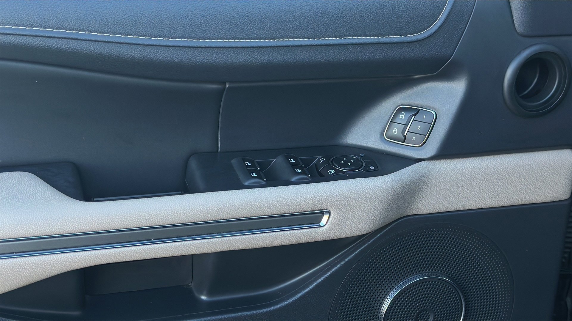 Used 2024 Ford Expedition XLT image 39