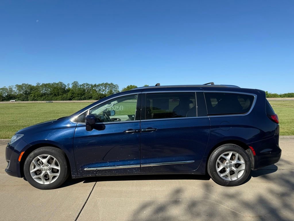 Used 2019 Chrysler Pacifica Touring-L Plus w/ Advanced Safetytec Group FWD image 8