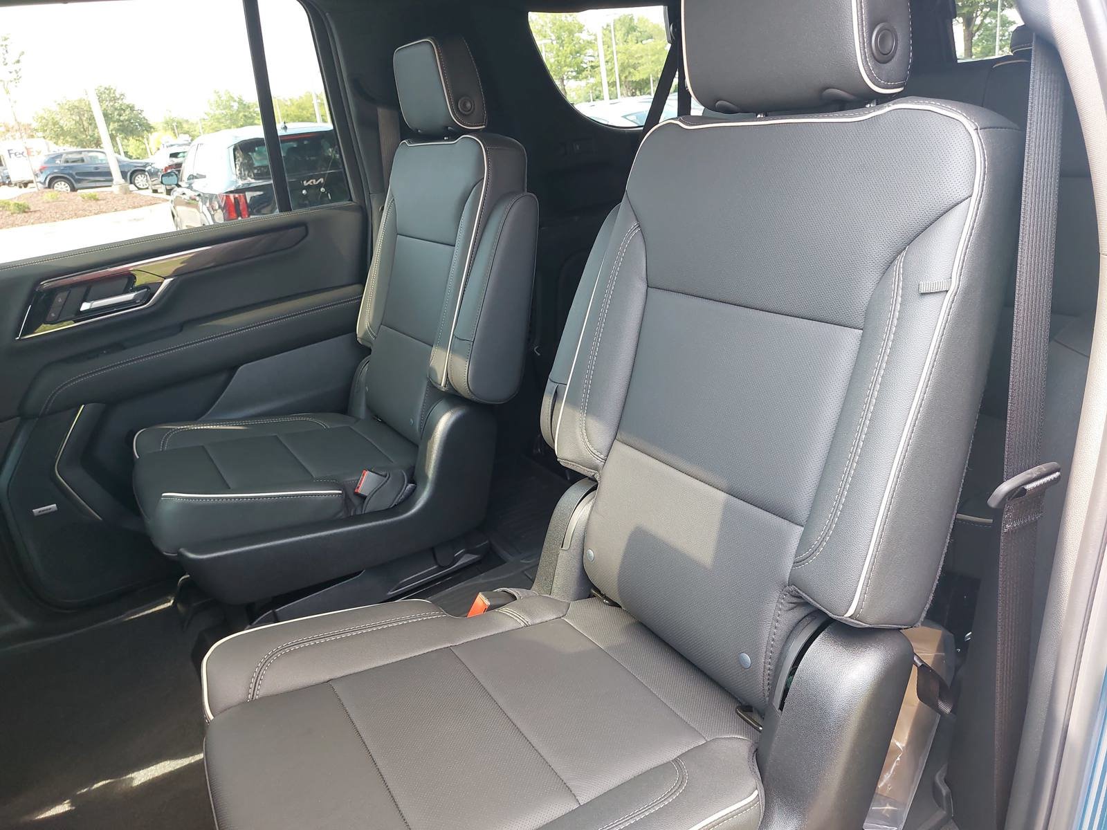New 2026 GMC Yukon XL Elevation w/ Elevation Premium Package AWD/4WD image 15
