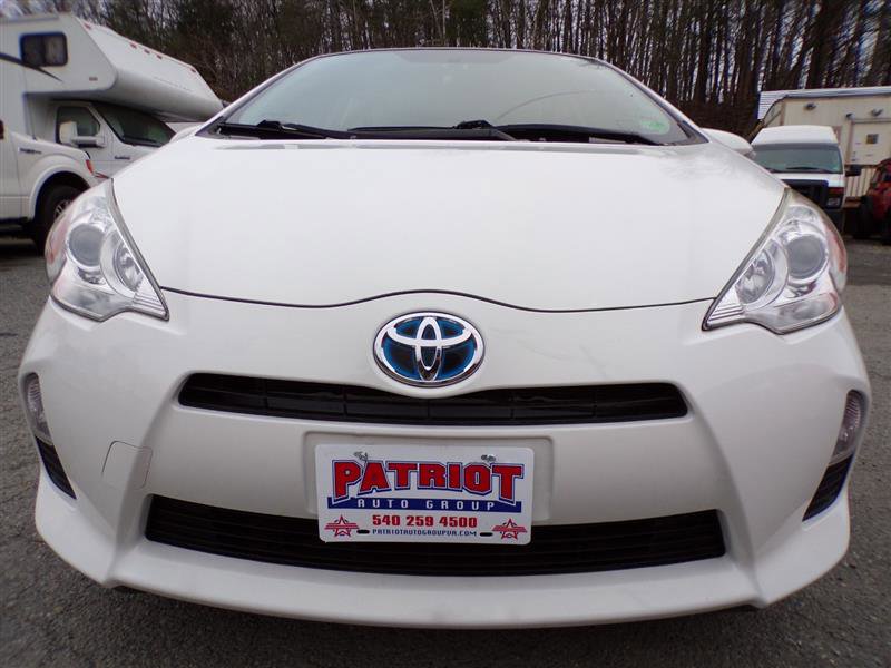 Used 2014 Toyota Prius C One image 2