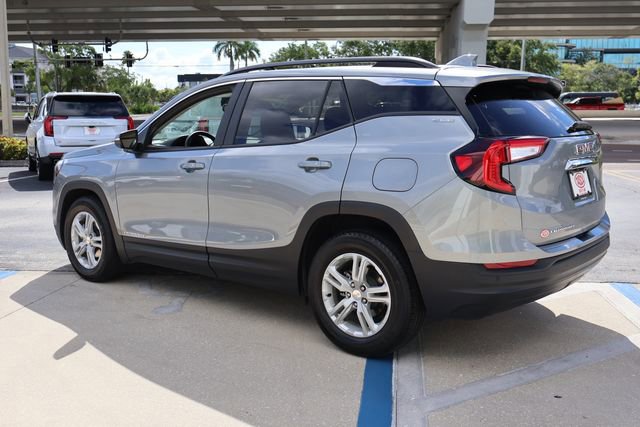 Used 2023 GMC Terrain SLE w/ Driver Convenience Package FWD image 5