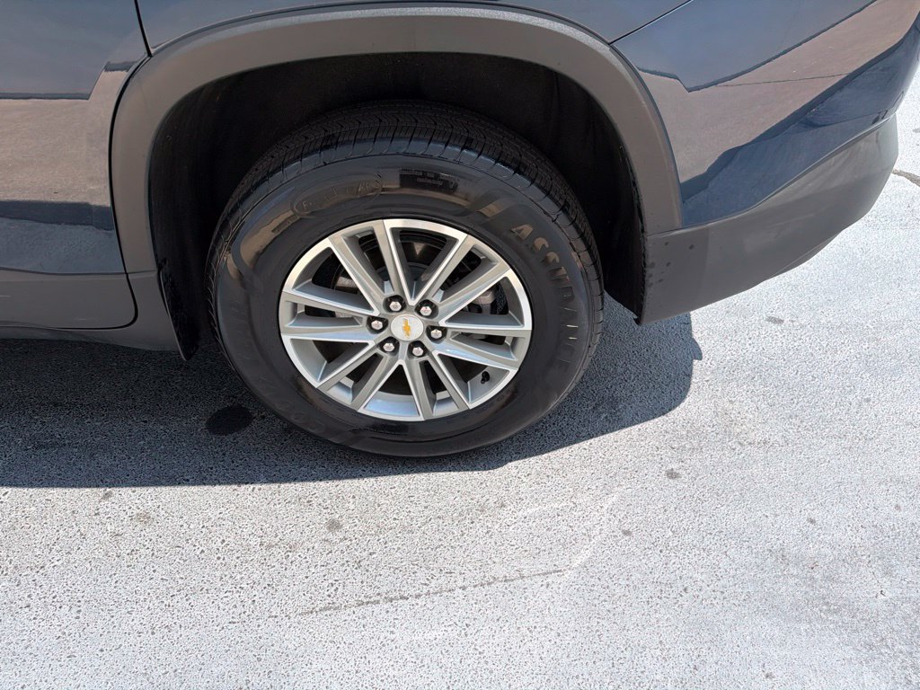 Used 2023 Chevrolet Traverse LT FWD image 15
