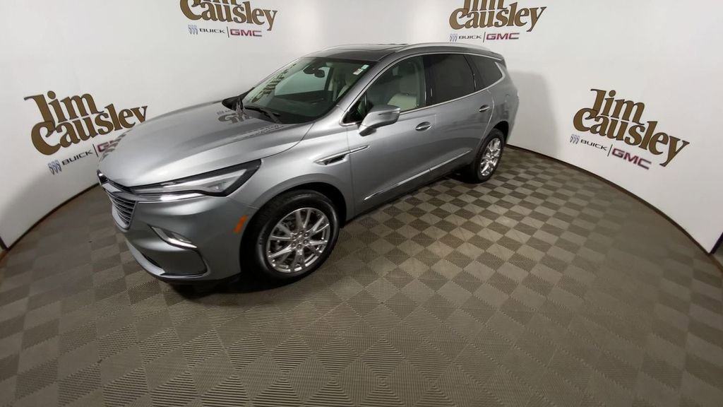 Used 2023 Buick Enclave Essence w/ Experience Buick Package image 4