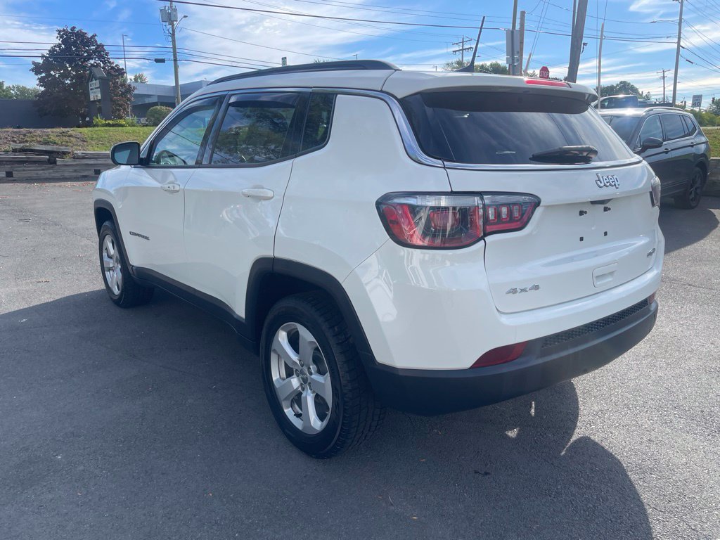 Used 2018 Jeep Compass Latitude w/ Popular Equipment Group AWD/4WD image 3