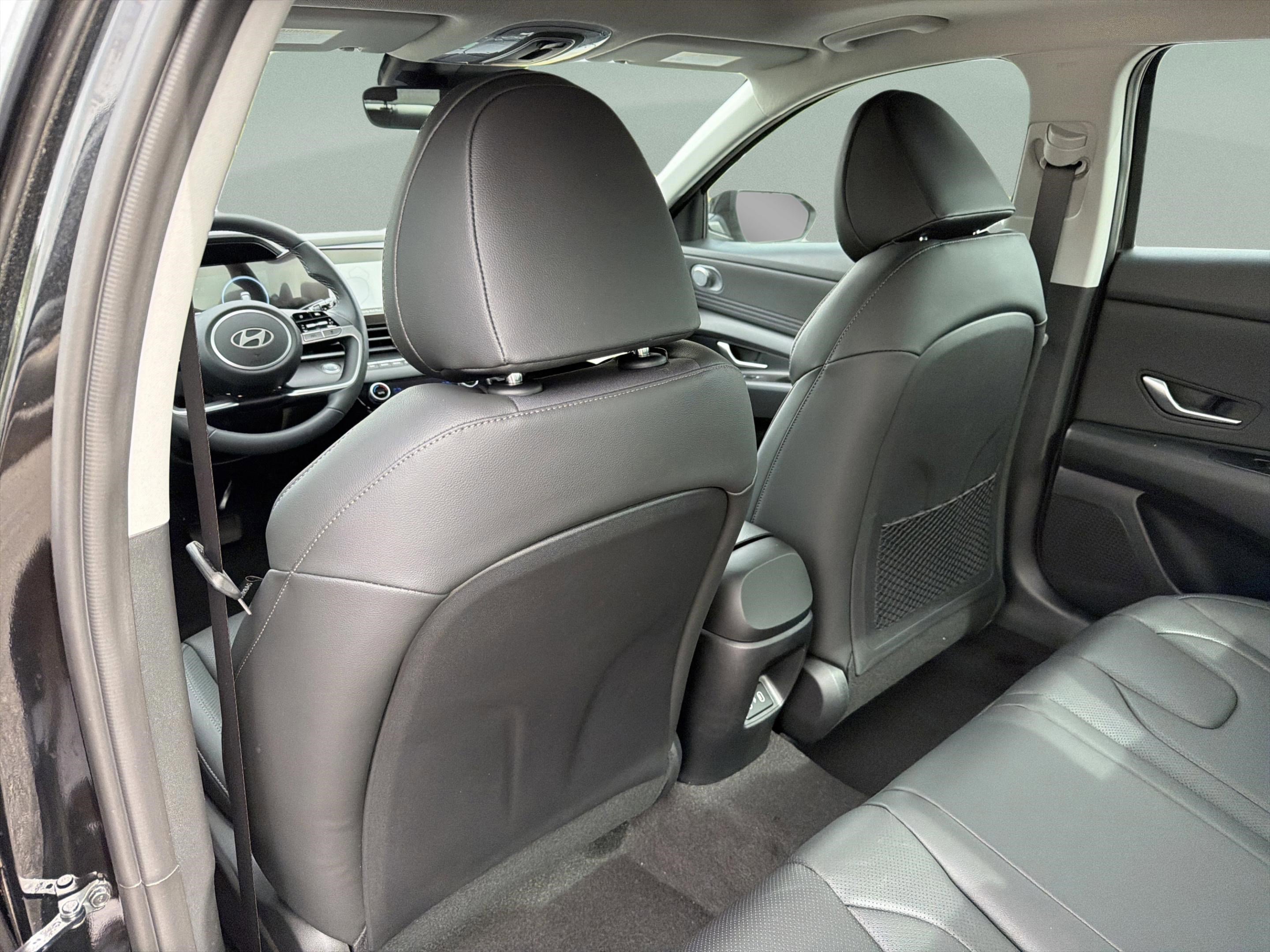 New 2026 Hyundai Elantra Limited FWD image 28