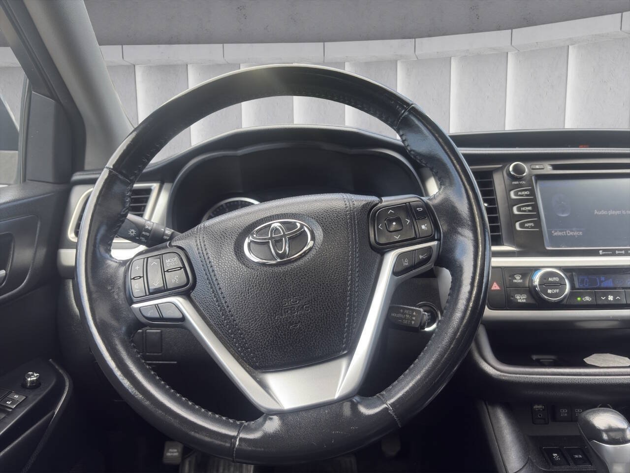 Used 2017 Toyota Highlander SE AWD/4WD image 12
