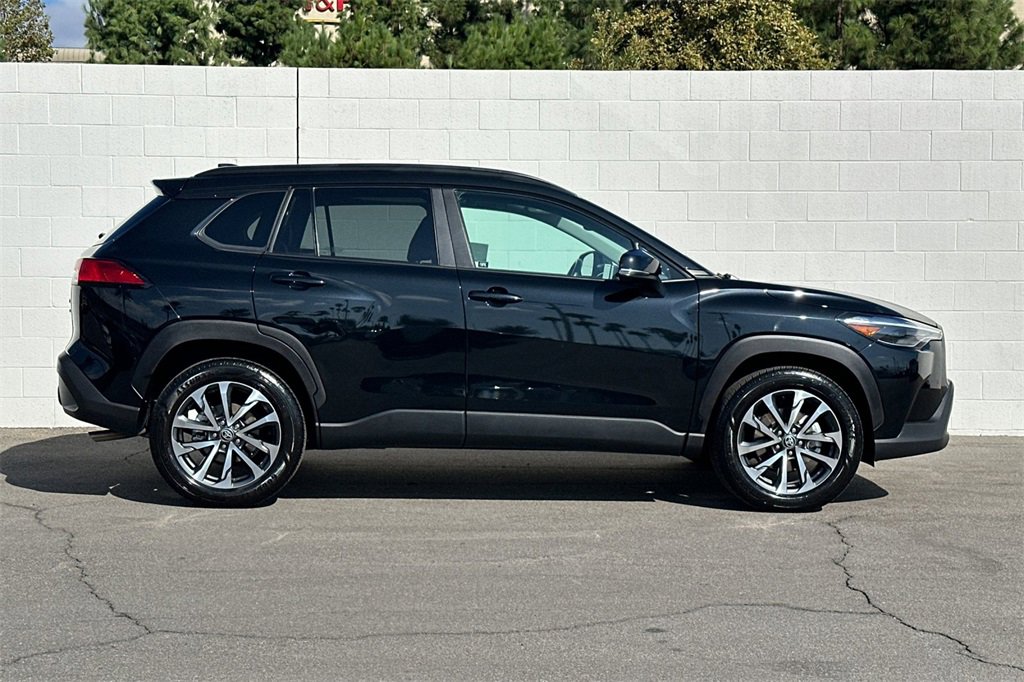 Used 2023 Toyota Corolla Cross XLE image 6