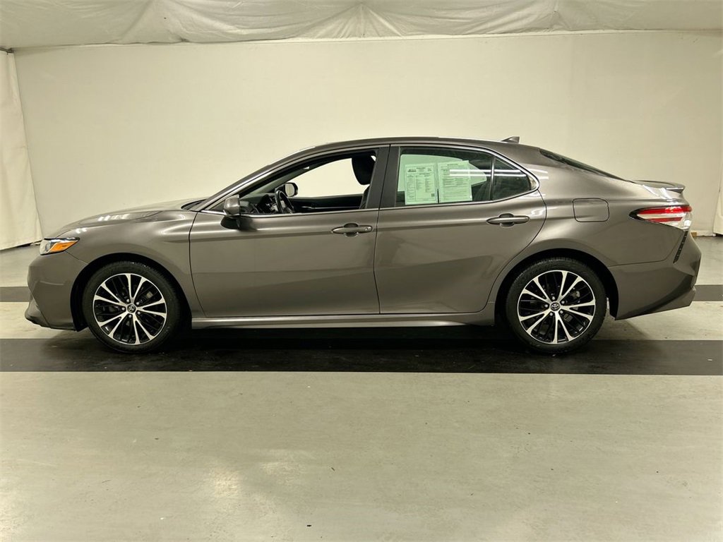 Used 2020 Toyota Camry image 7