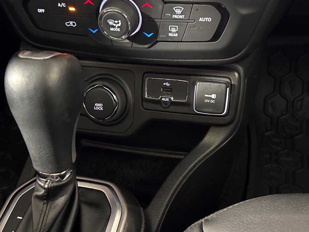 Used 2021 Jeep Renegade Limited w/ Sun & Sound Group AWD/4WD image 28