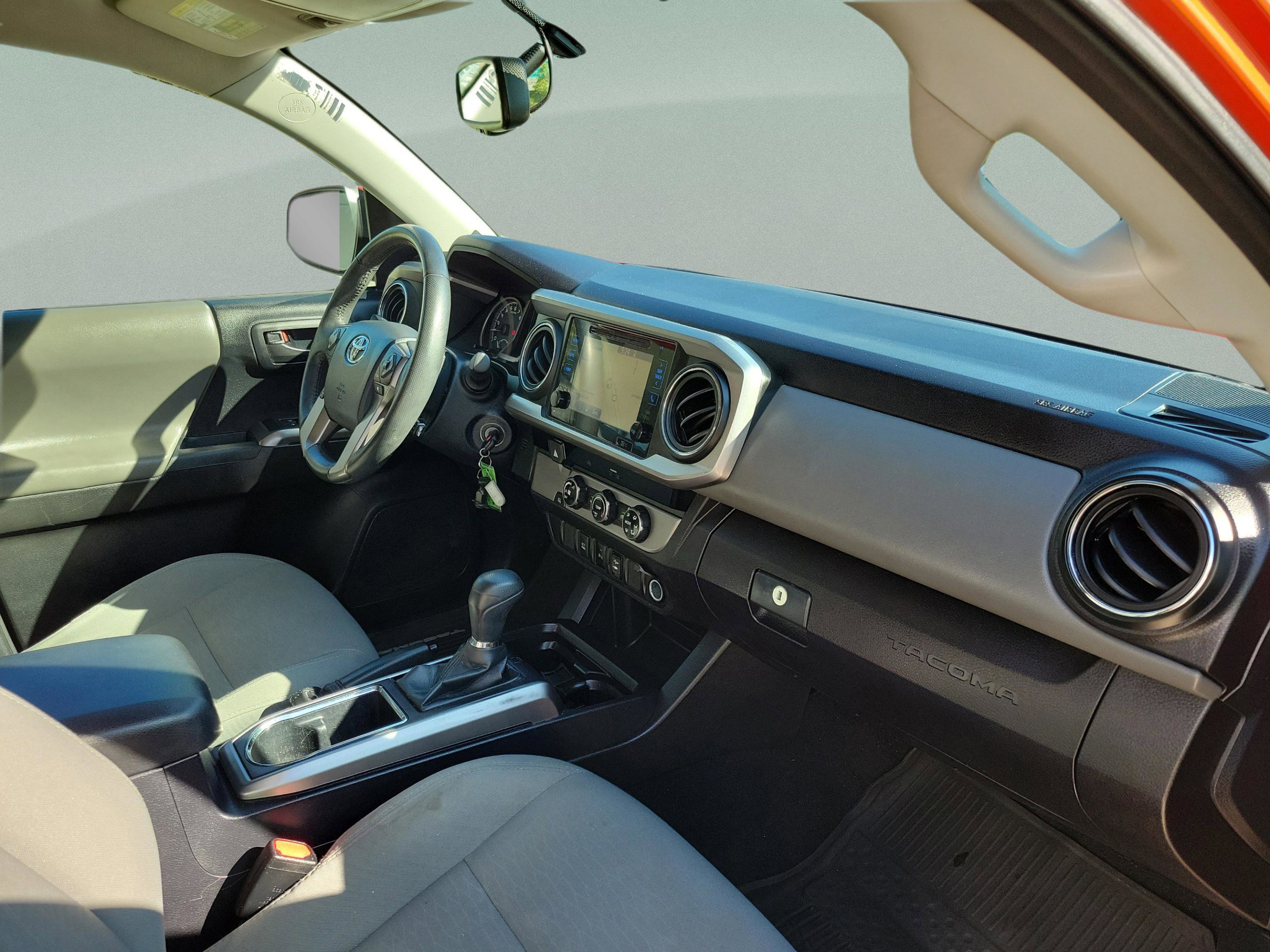 Used 2017 Toyota Tacoma SR5 w/ Tow Package RWD image 10