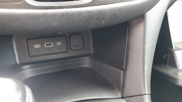 Used 2019 Chevrolet Equinox LT w/ Driver Convenience Package image 16